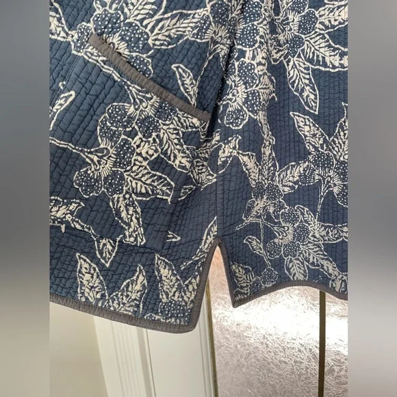 Quilted Reversible Jacket - Picture 7 of 9